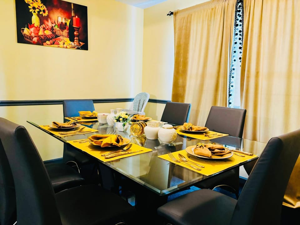 Dining area, Dinner