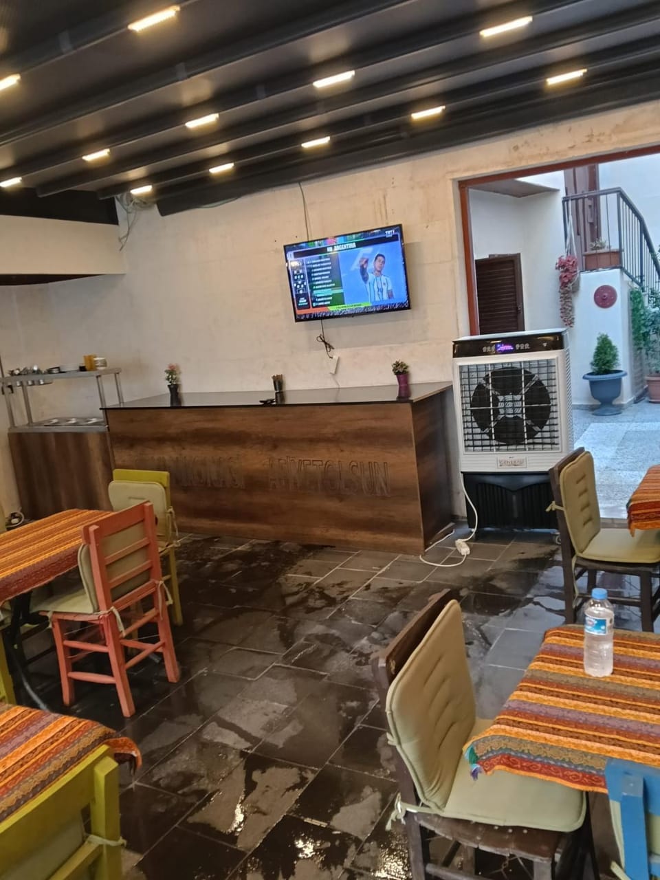 Seating area, Dining area