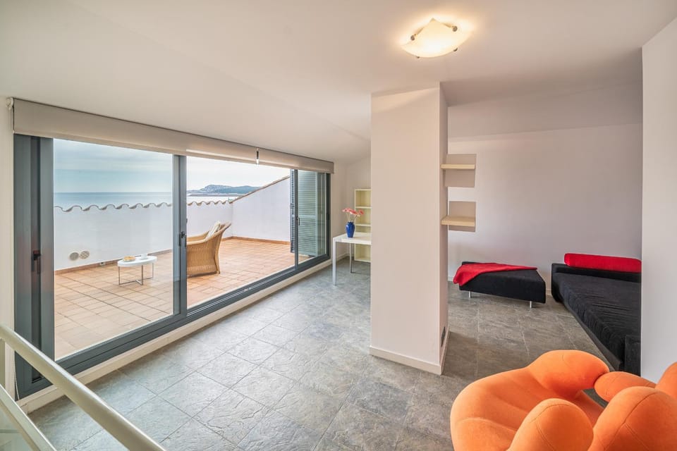 Bed, Balcony/Terrace, Living room, Seating area, Bedroom, Sea view
