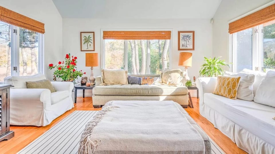 View (from property/room), Living room, Photo of the whole room, Decorative detail, Seating area, Garden view
