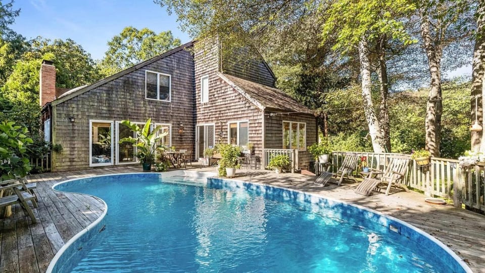 Property building, Patio, Day, Garden, Garden view, Pool view, Swimming pool, sunbed