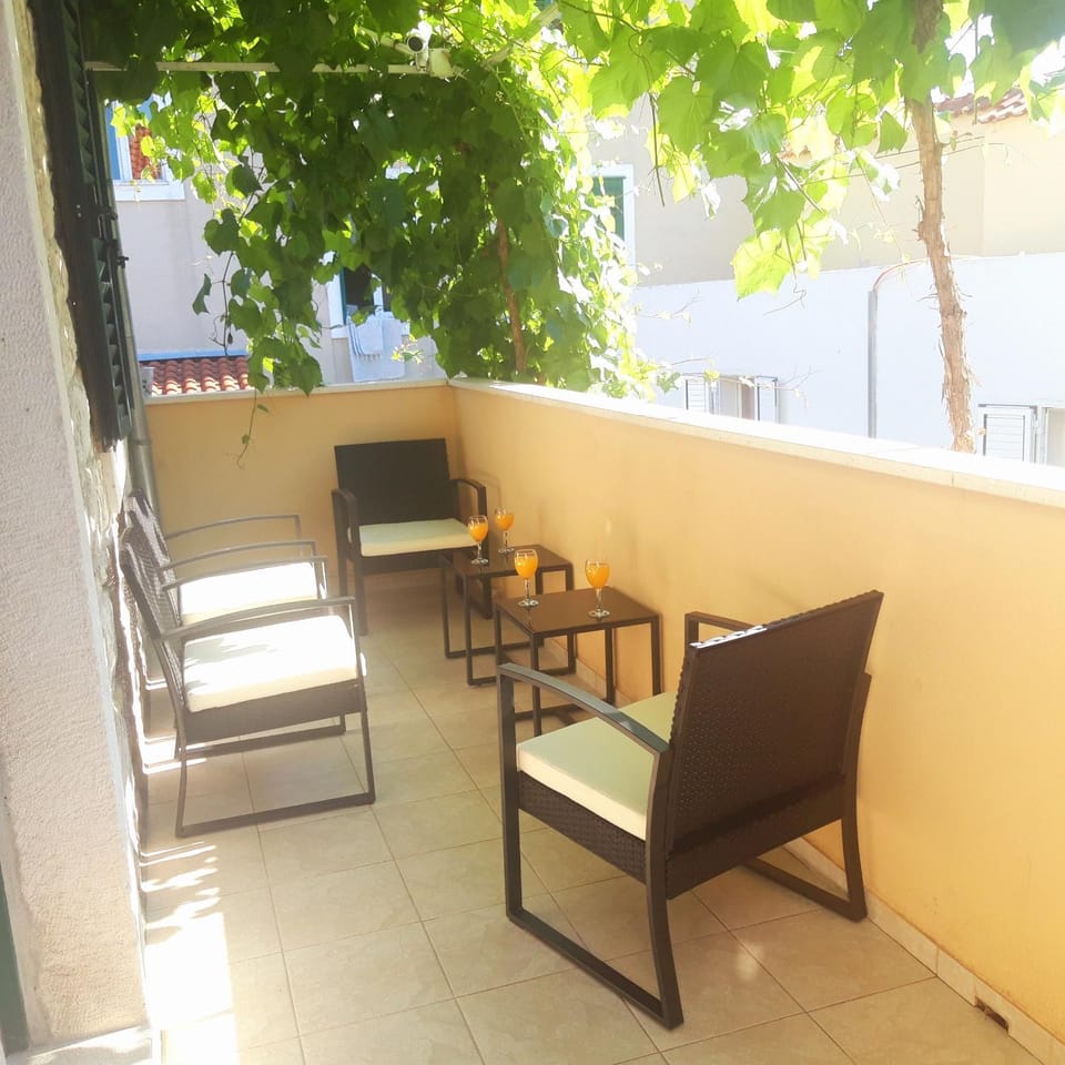 Patio, Day, Balcony/Terrace, Seating area