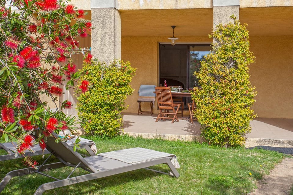 location de vacances figuier avec jardin barbecue piscine chauffée à Calvi Apartment in Calvi