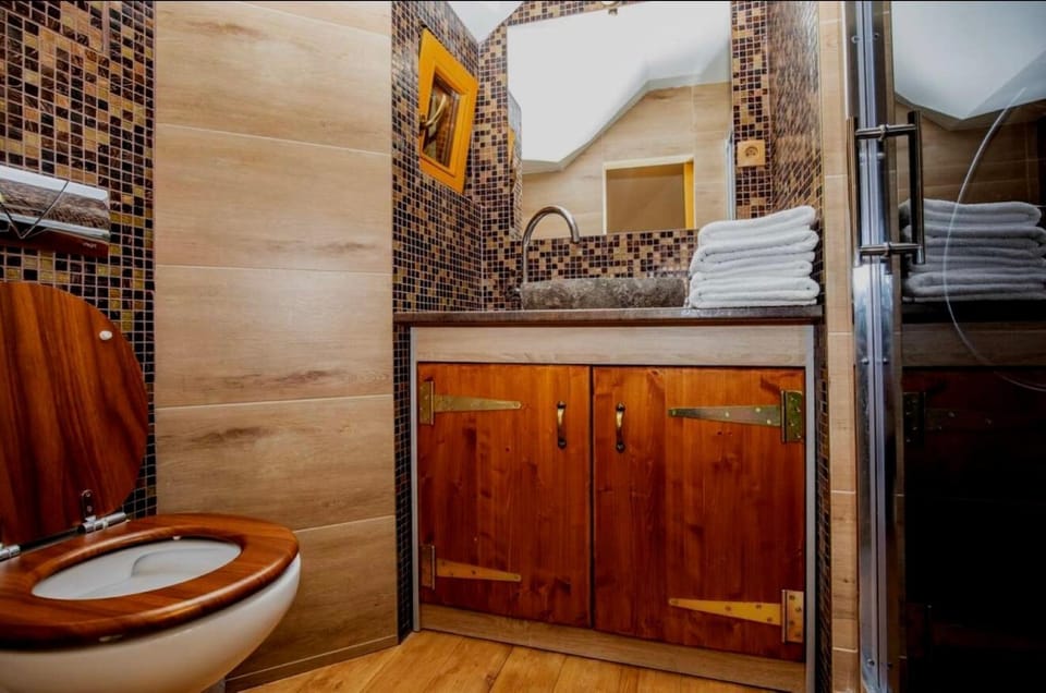 Toilet, Bathroom