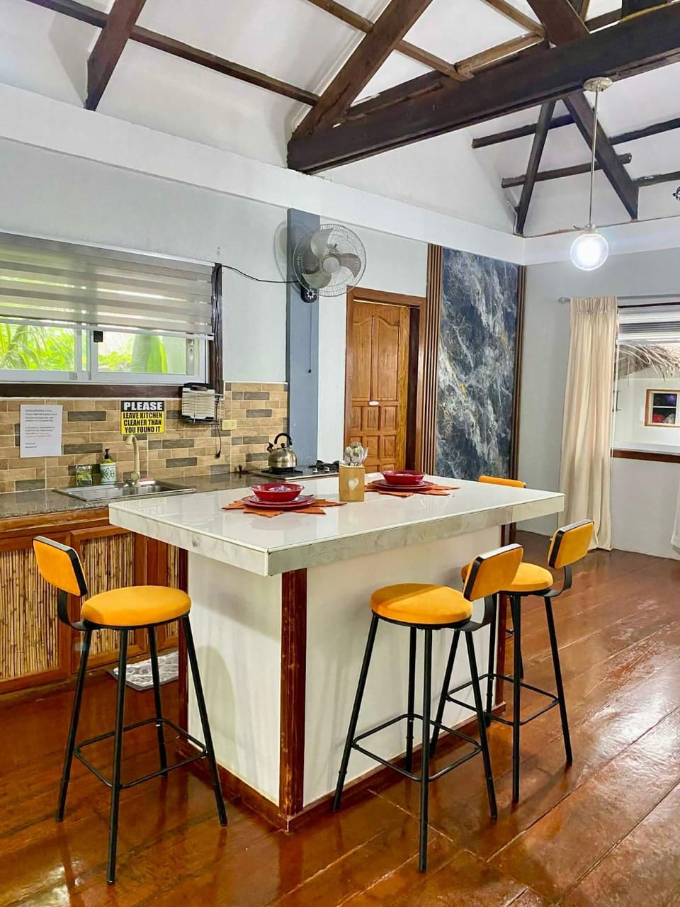 Kitchen or kitchenette, Living room