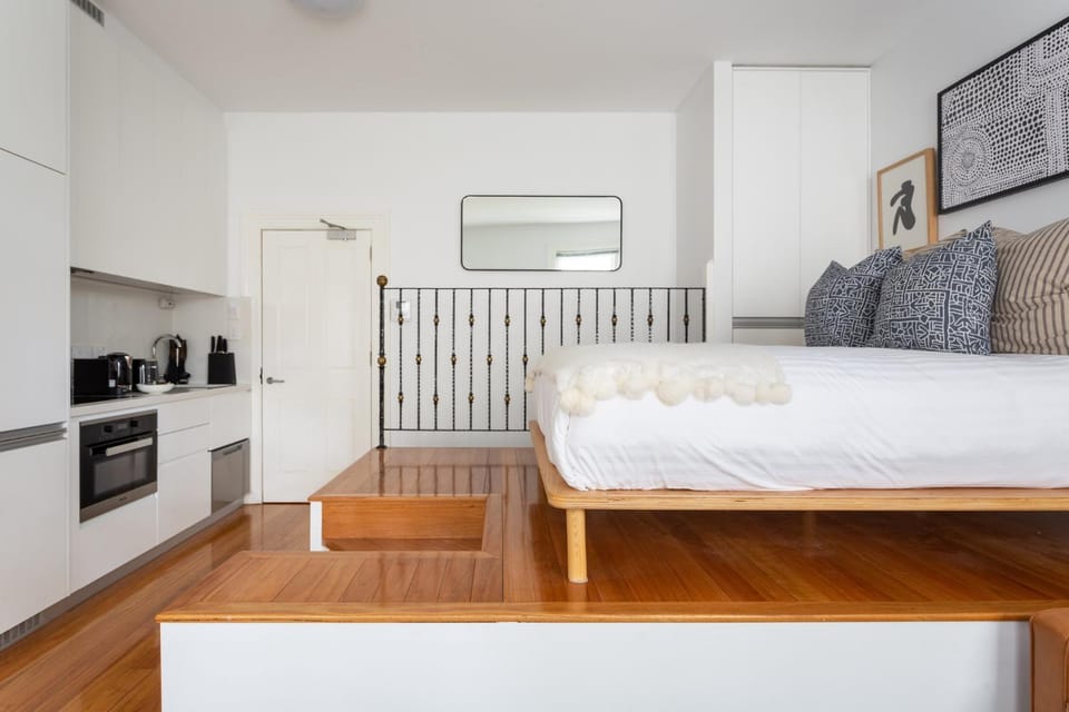 Historic Art-filled Studio Close to Transport Apartment in Marrickville