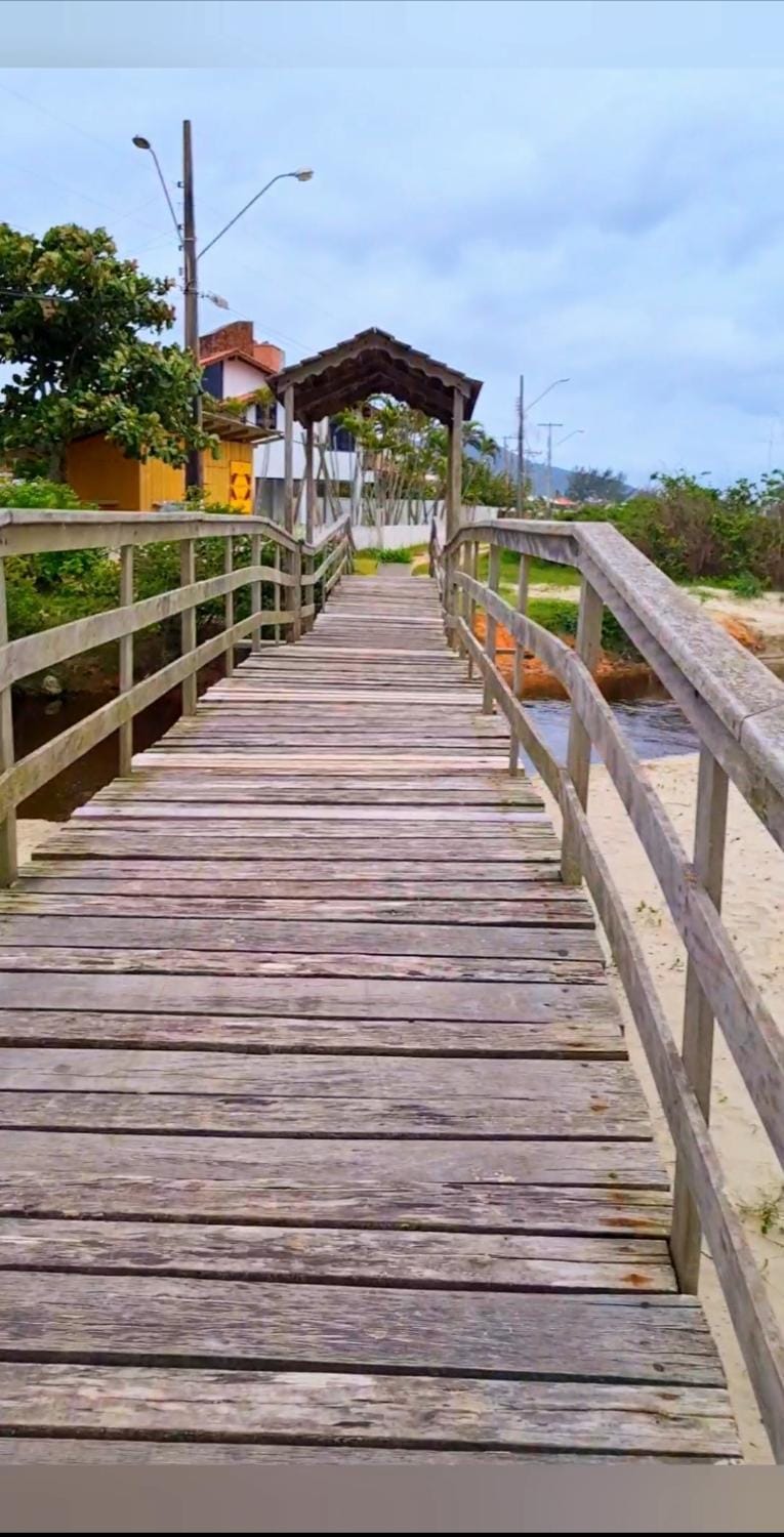Neighbourhood, Beach, Pets