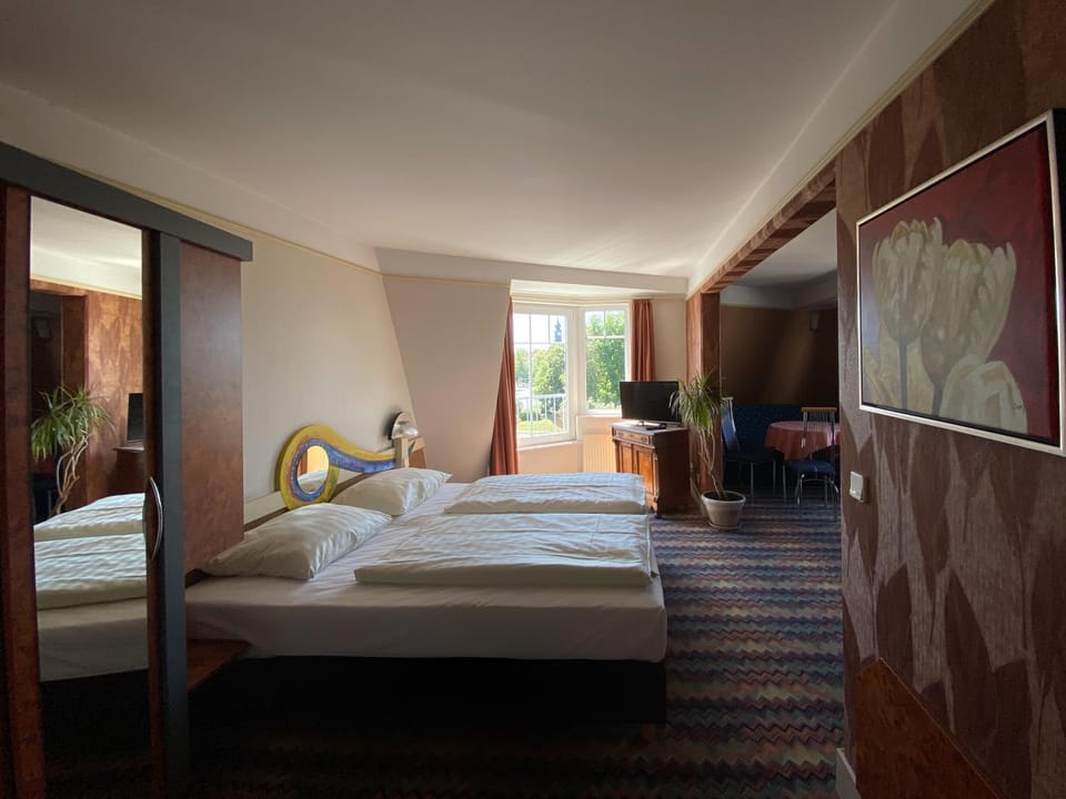Shower, Toilet, Bathroom, TV and multimedia, Balcony/Terrace, Living room, Seating area, Bedroom, Quiet street view, Inner courtyard view