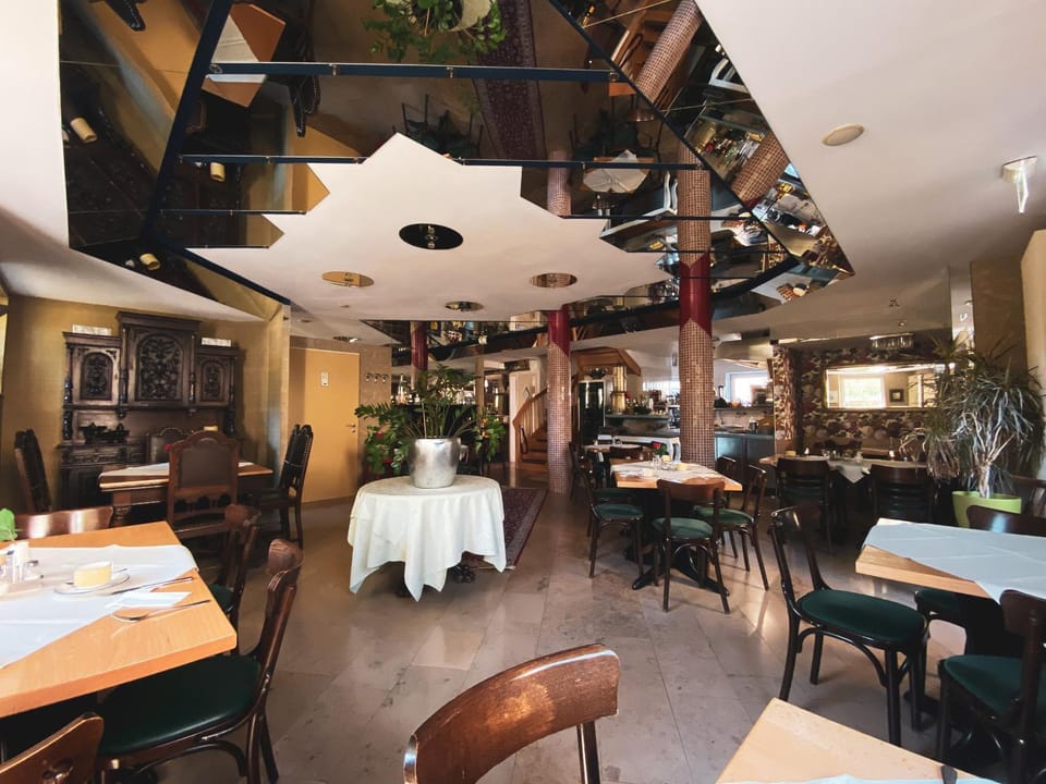 Restaurant/places to eat, Buffet breakfast, Lunch, Dinner, Alcoholic drinks, Non alcoholic drinks