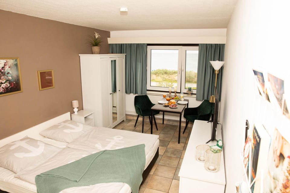 Direkt am Strand mit Meerblick inclusive Strandkorb in der Saison Apartment in Heiligenhafen