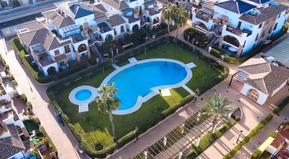 Day, Neighbourhood, Swimming pool