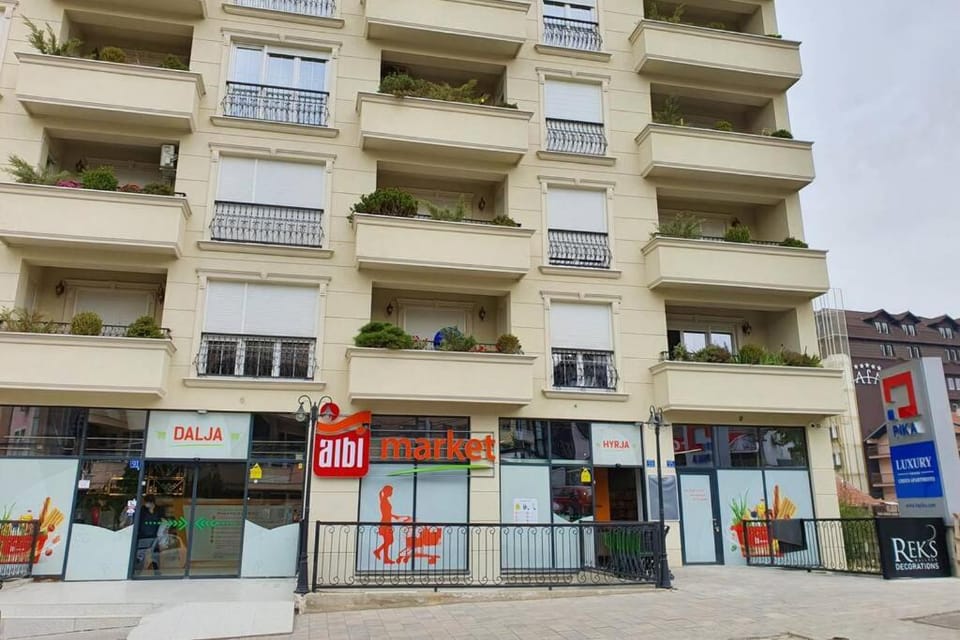 Property building, Day, Neighbourhood, Street view, Supermarket/grocery shop