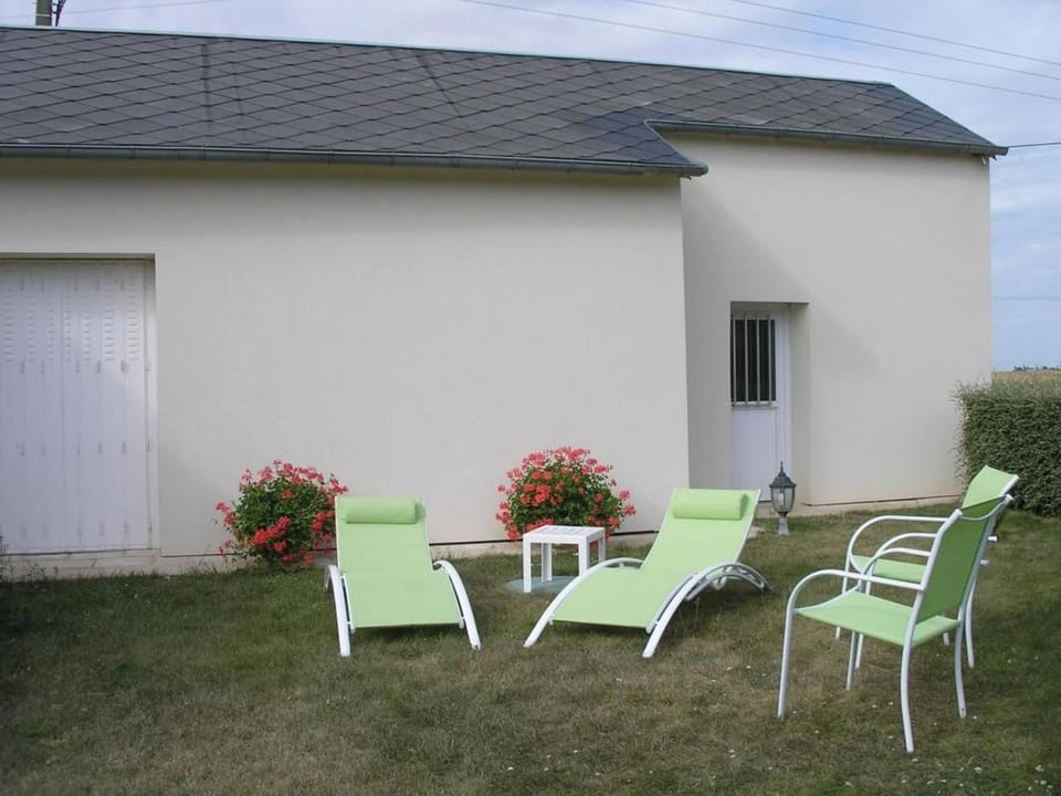 Gîte chaleureux en pleine campagne avec cour privée, vélos, ping-pong et à 1h de Paris - FR-1-590-22 House in Centre-Val de Loire