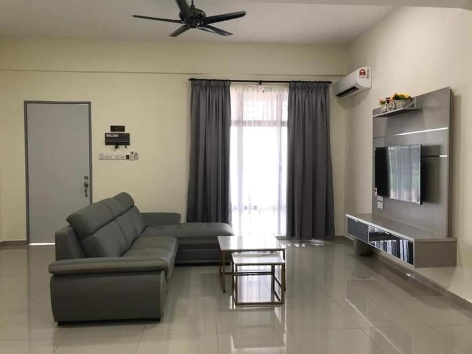 KS 80 Homestay (15pax)4R3B ~WiFi~ near Jetty House in Selangor, Malaysia
