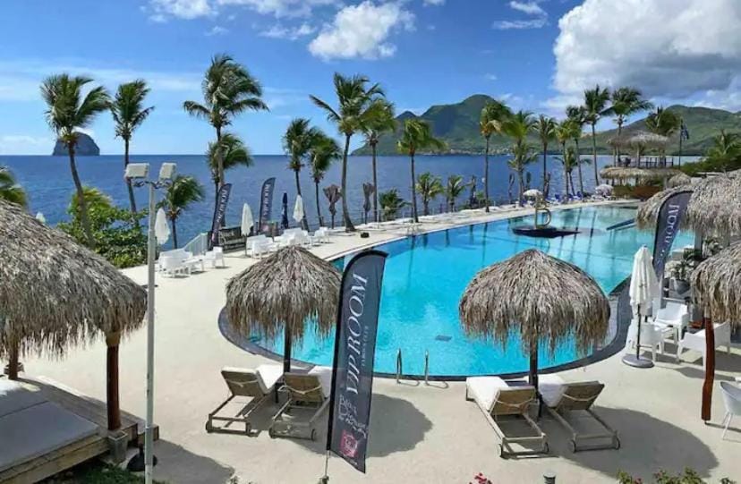 Le Blue Ground Vue Mer Apartment in Le Diamant