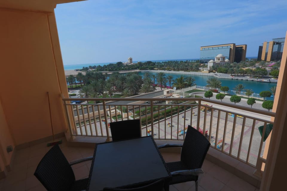 Property building, Balcony/Terrace, Sea view