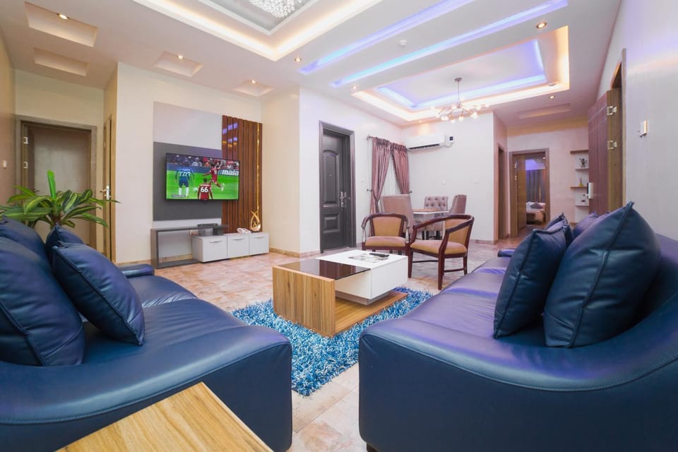Communal lounge/ TV room, TV and multimedia, Living room, Seating area, Evening entertainment