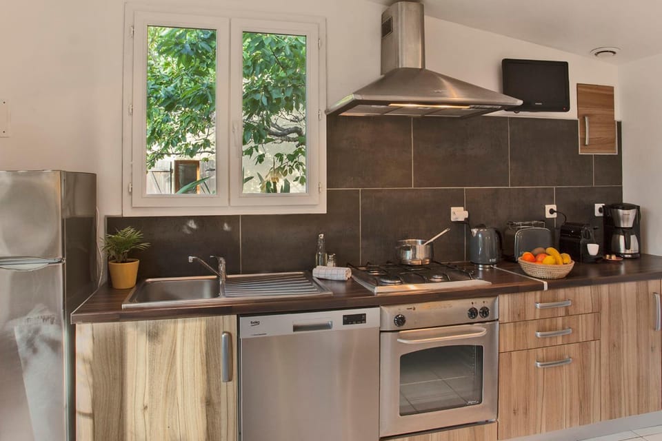 minivilla lilas indépendante à Calvi avec jardin et piscine jardin et bbq Villa in Calvi