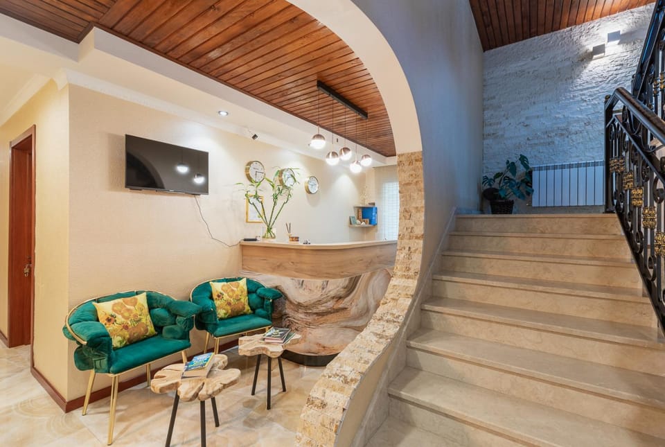 TV and multimedia, Lobby or reception