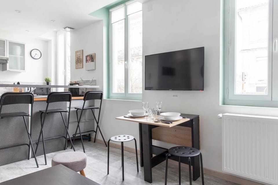 TV and multimedia, Living room, Lounge or bar, Dining area