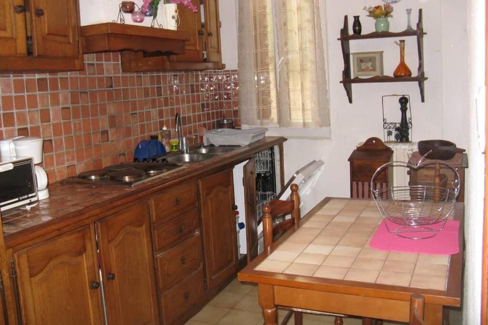 Kitchen or kitchenette, Kitchen or kitchenette