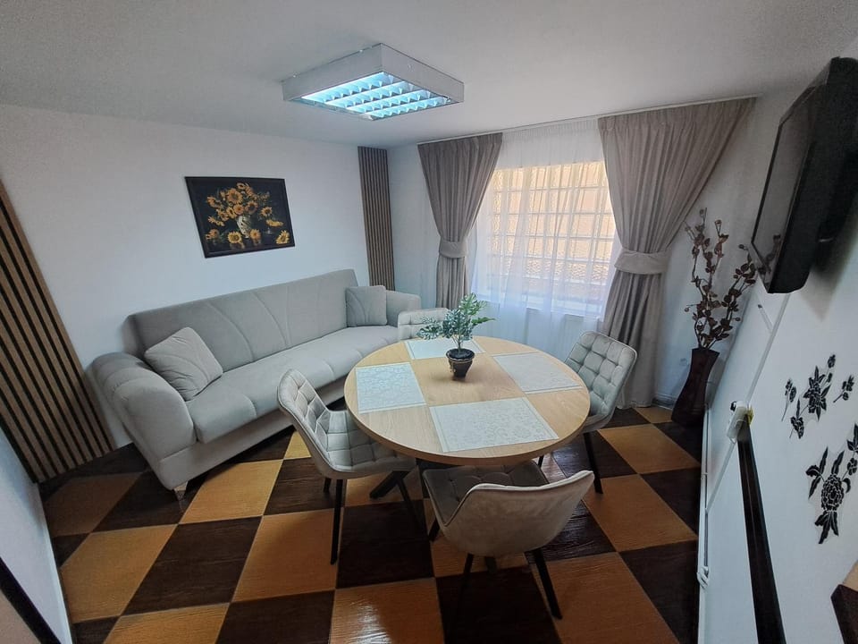 TV and multimedia, Seating area, Dining area