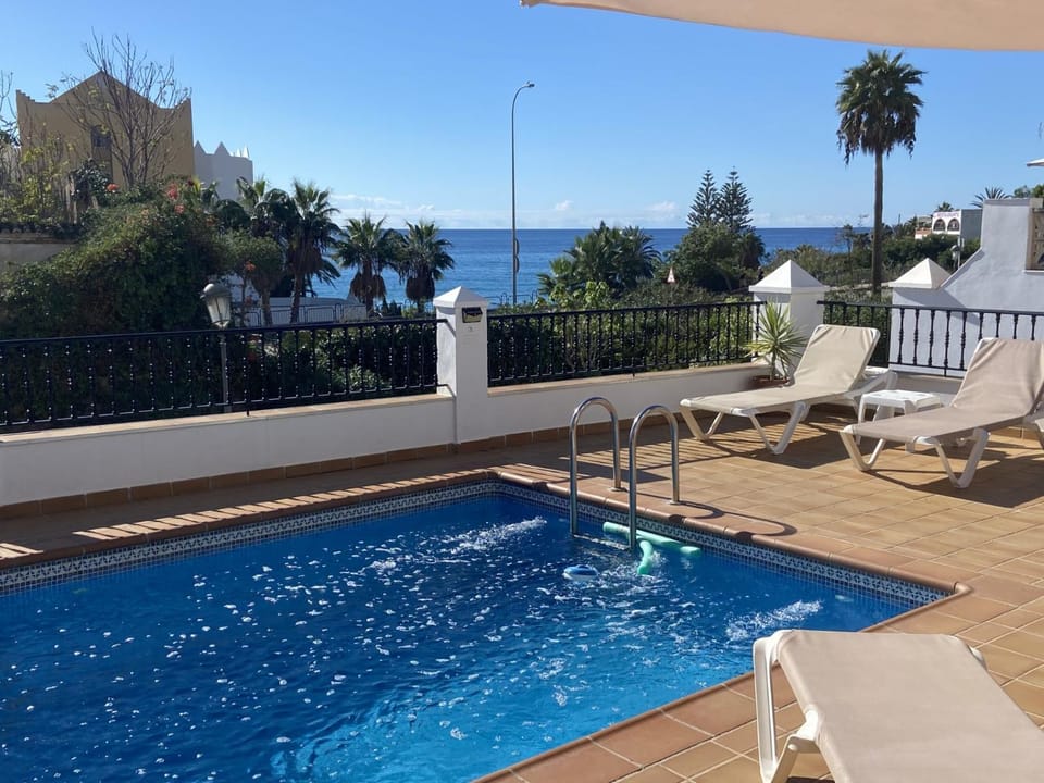 Day, View (from property/room), Pool view, Sea view, Swimming pool, sunbed