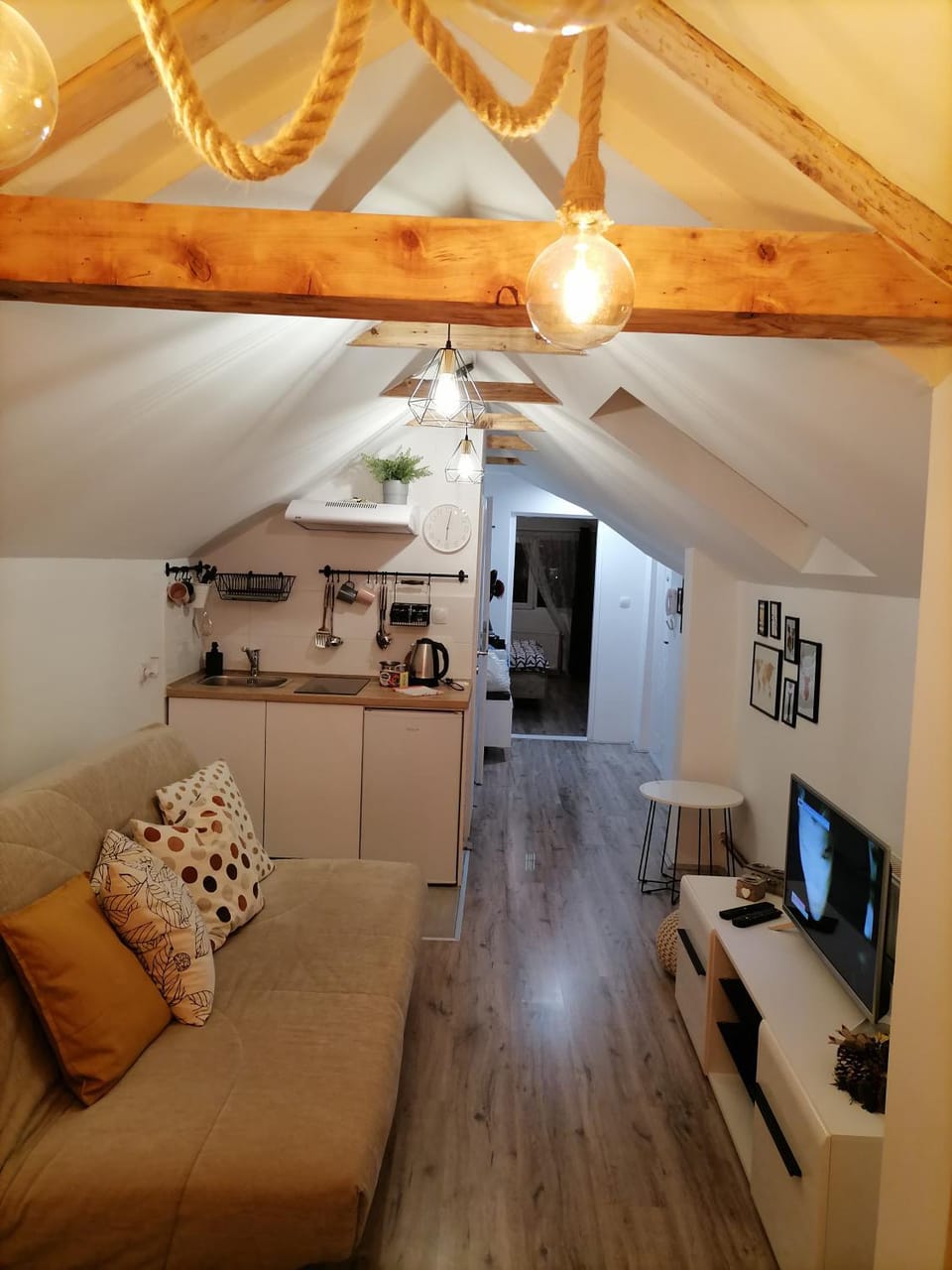 Kitchen or kitchenette, Living room, Seating area