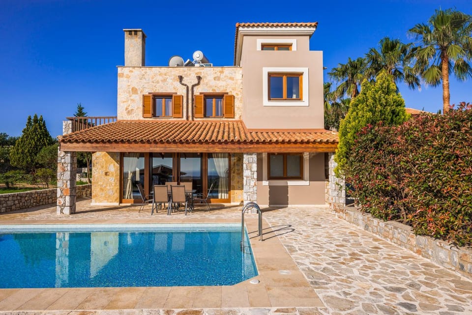 Facade/entrance, Day, Garden, On site, Garden view, Pool view, Swimming pool