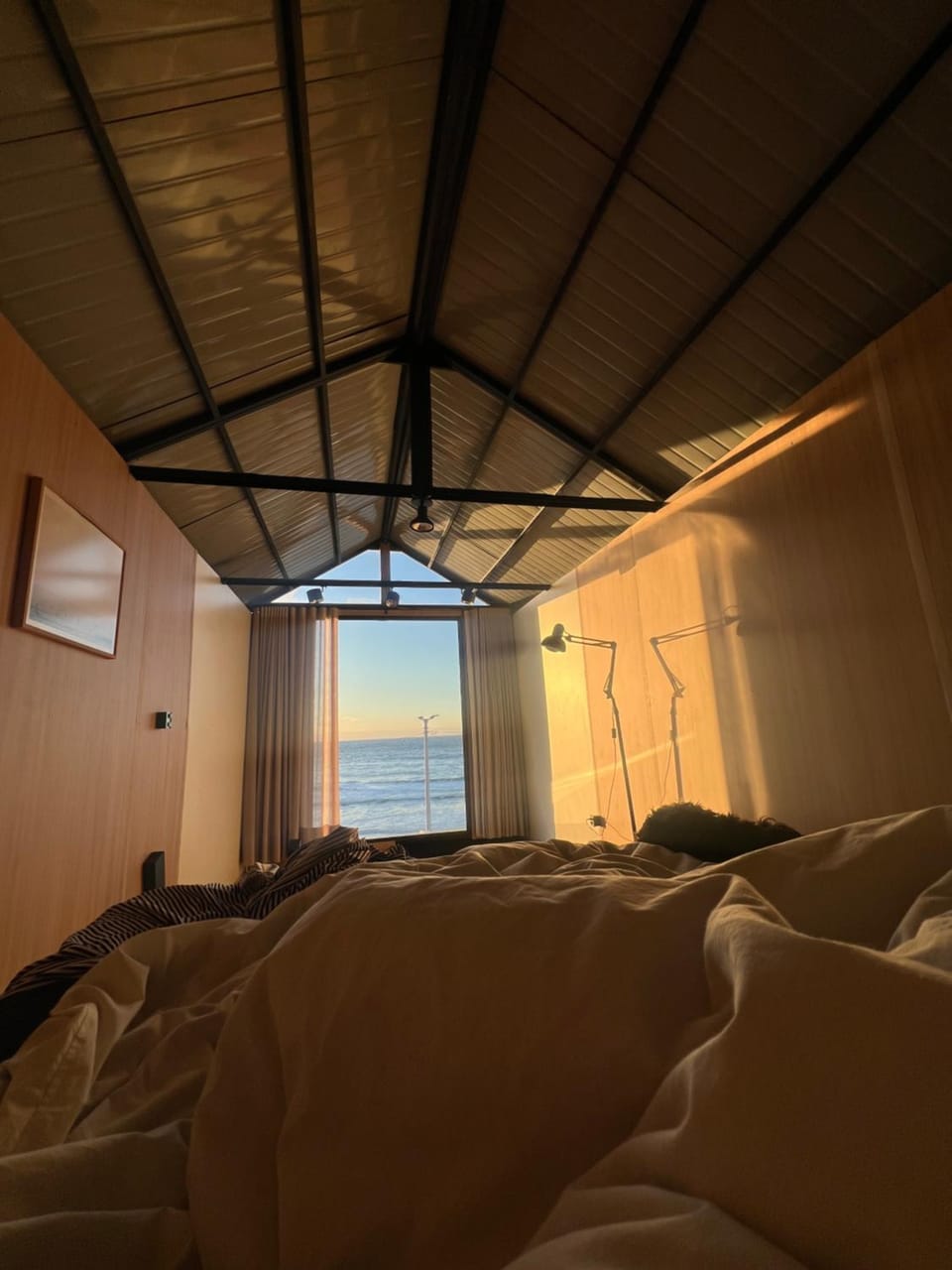 Photo of the whole room, Sea view