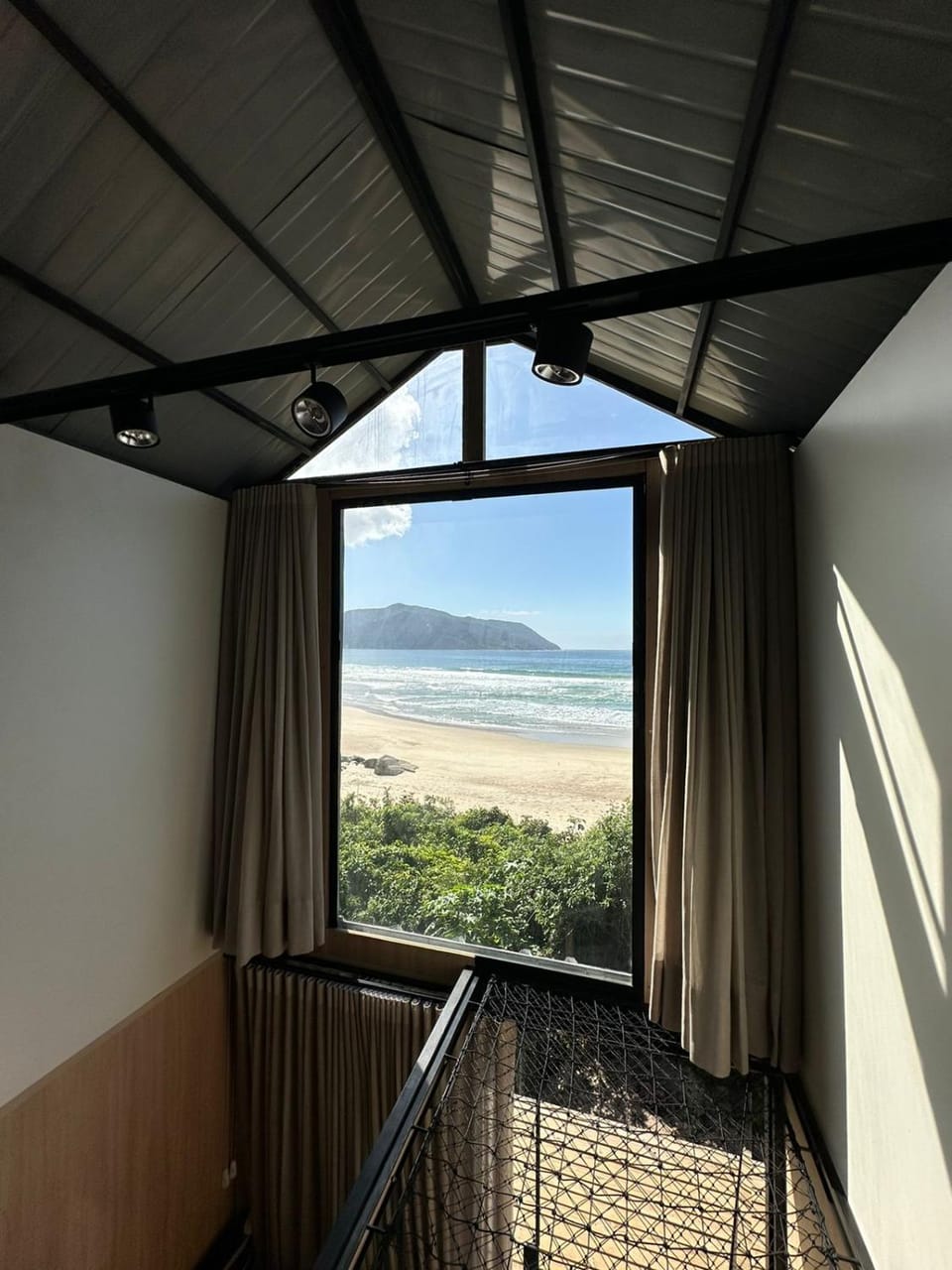Mountain view, Sea view