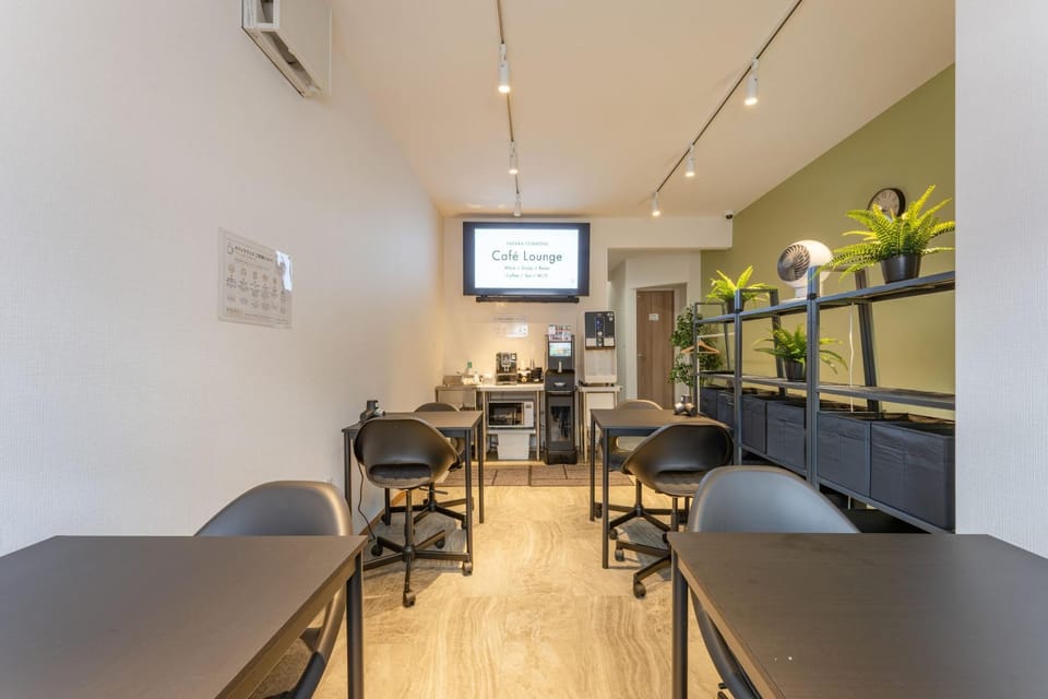 Communal lounge/ TV room