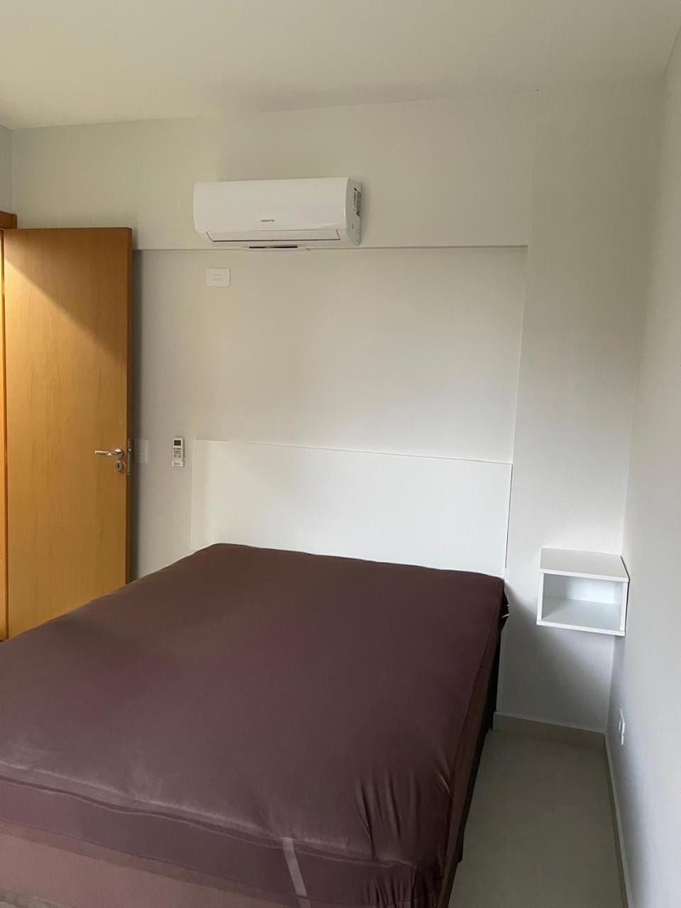 Bed, Bedroom, air conditioner