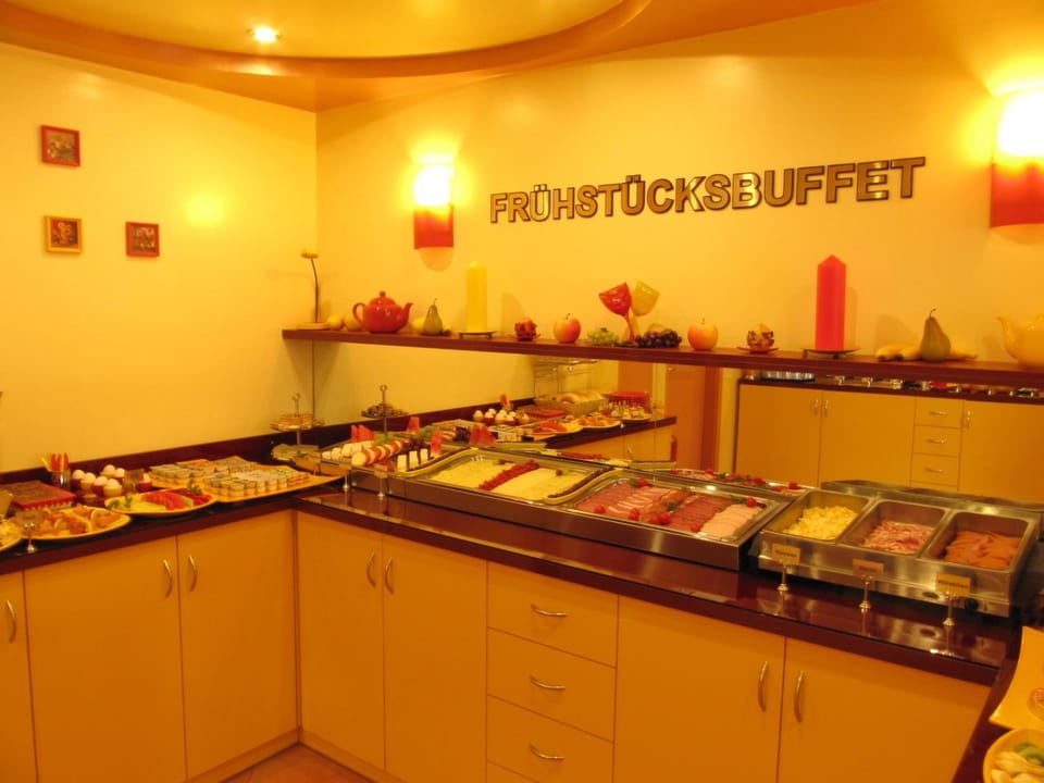 Restaurant/places to eat, Food, Buffet breakfast