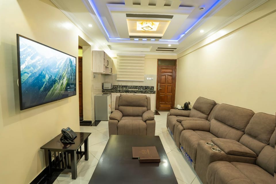 Communal lounge/ TV room, Kitchen or kitchenette, Living room, Seating area, Evening entertainment