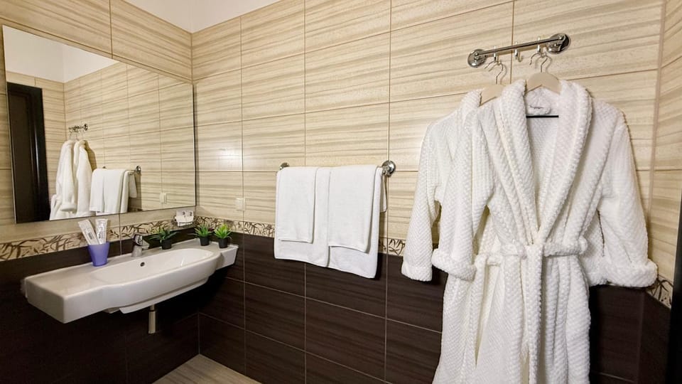 Bathroom, towels