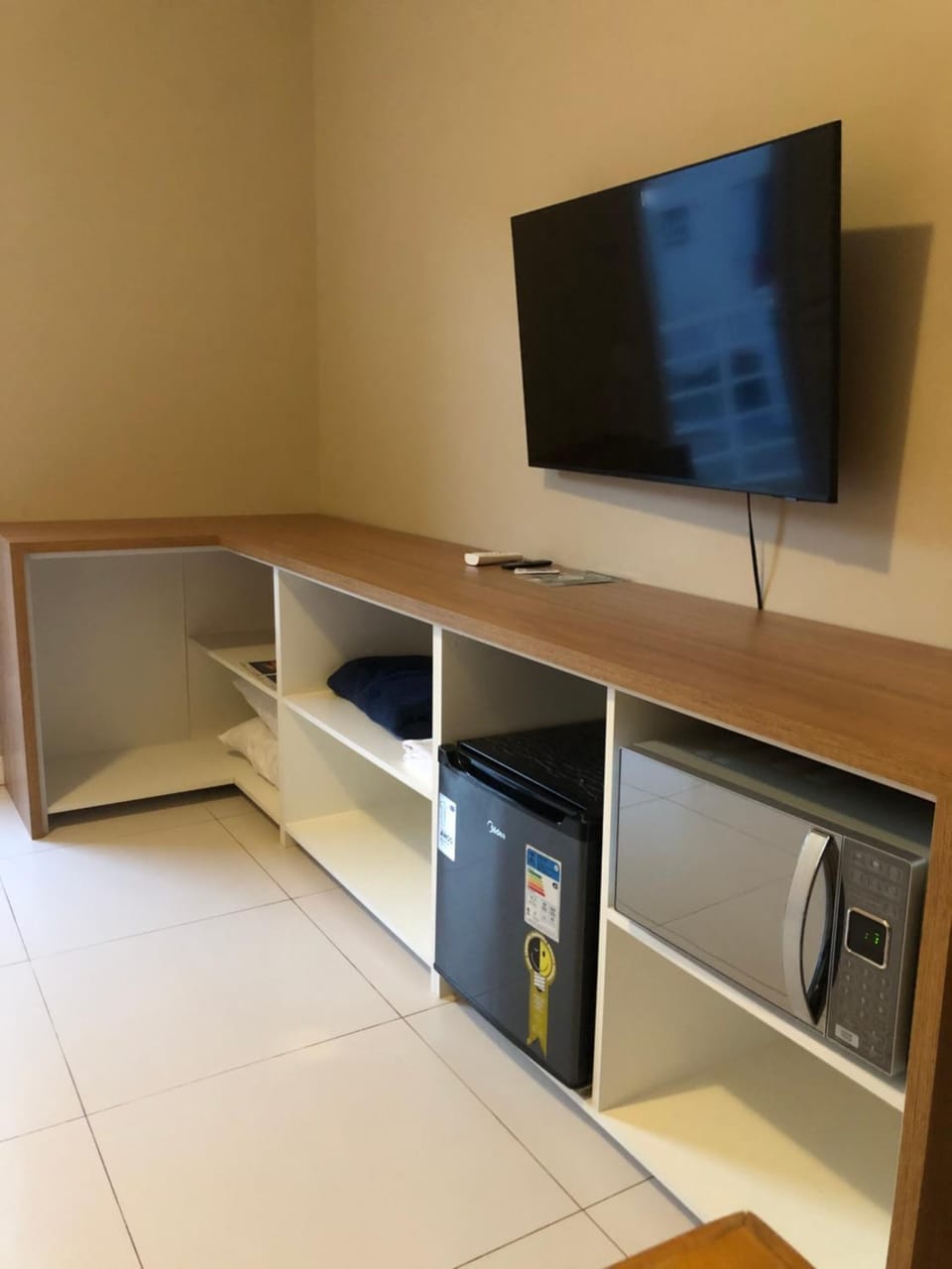 Suite com Varanda Vista Serra Prox Sesc Bertioga Ar WiFi 02 Vacation rental in Bertioga