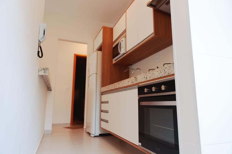 Apto no 4º andar com ar e Wi-Fi a 450 mts do mar! Apartment in Ubatuba