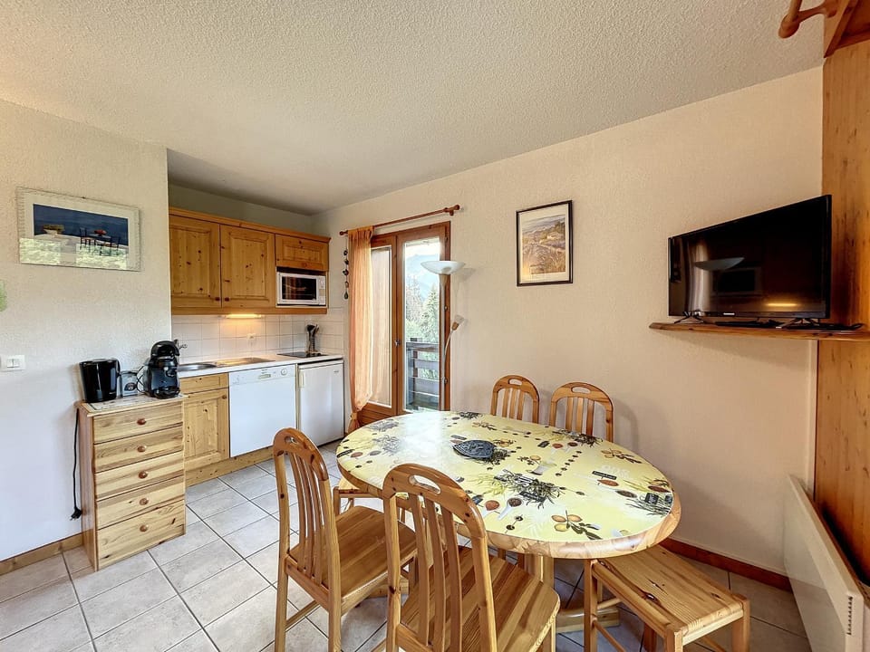 Appartement 2 pièces + coin montagne proche pistes de ski avec parking - FR-1-560-44 Apartment in Combloux