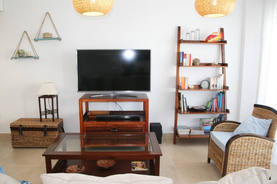 Communal lounge/ TV room