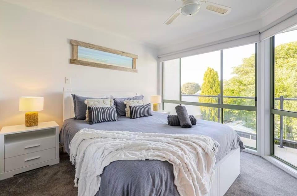 Driftwood Townhouse - Waterfront-Central Location House in Lakes Entrance