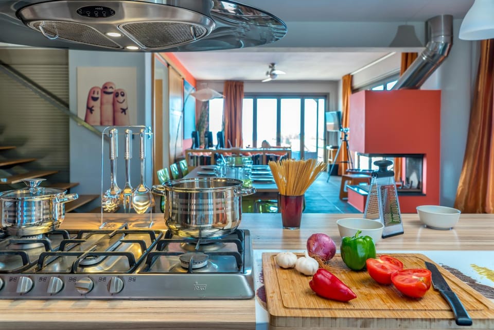 Coffee/tea facilities, Kitchen or kitchenette, Dining area, Food, Pool view, Sea view, Lunch, Dinner