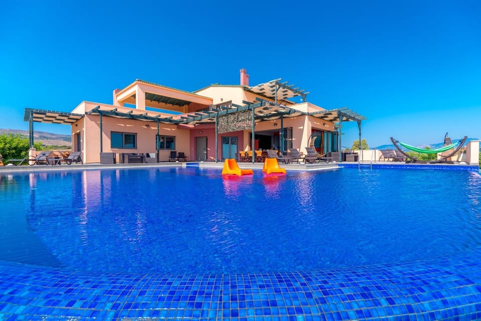 Facade/entrance, Garden, Balcony/Terrace, Pool view, Sea view, Swimming pool, Swimming pool