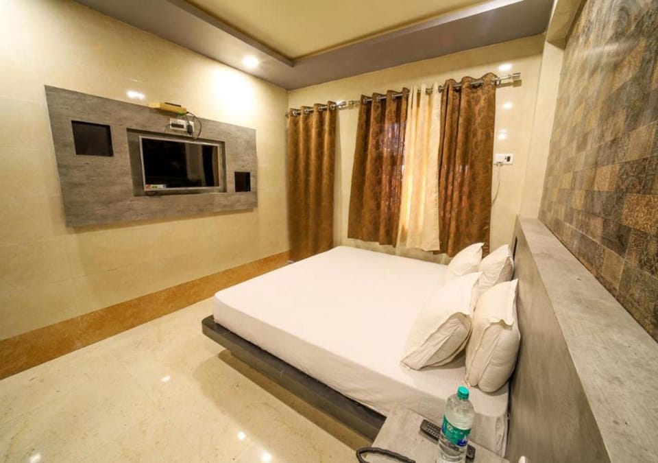 Bed, TV and multimedia