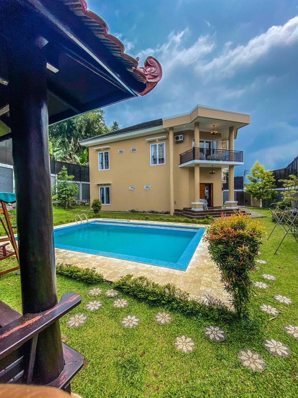 AL Marina Resort Hotel in Cisarua