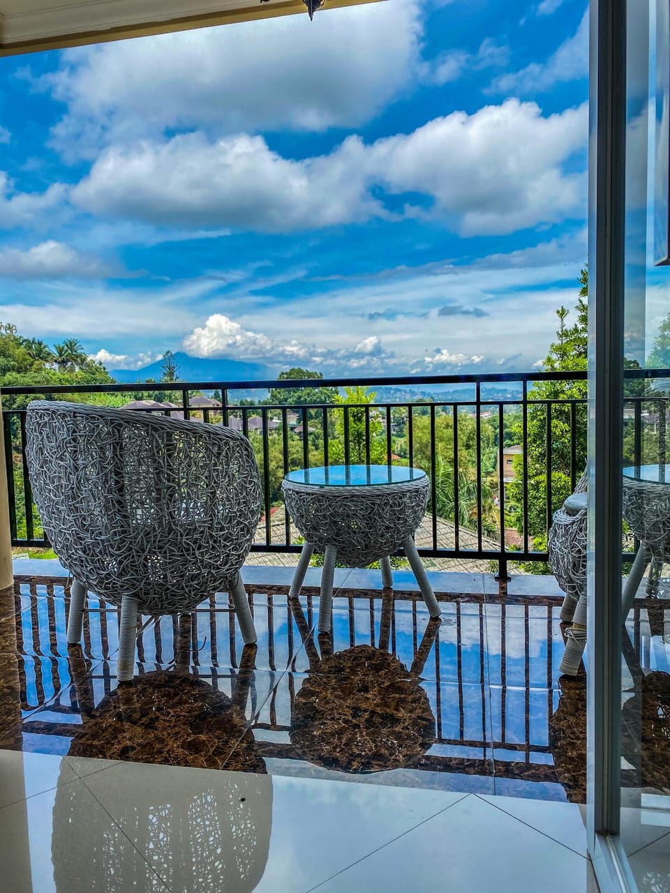 AL Marina Resort Hotel in Cisarua