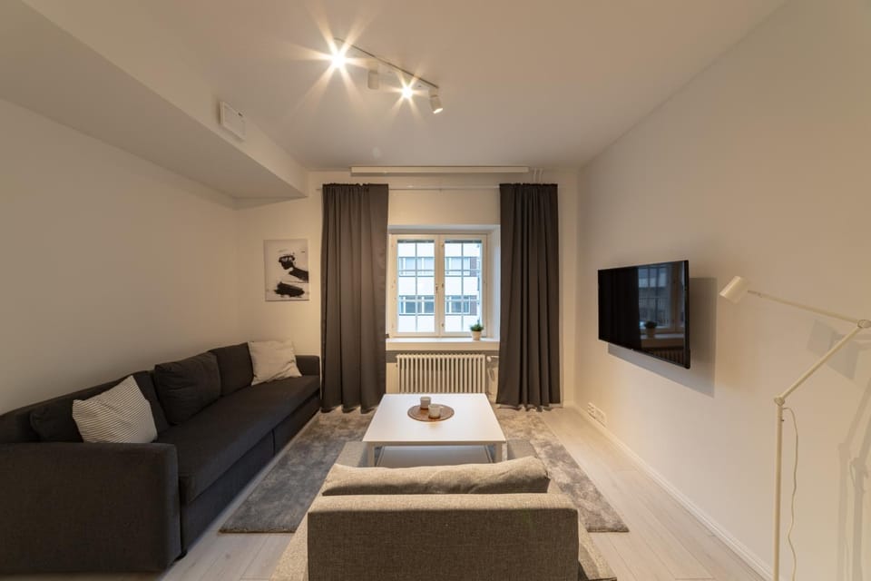 Bed, TV and multimedia, Living room, Photo of the whole room, Seating area, Bedroom