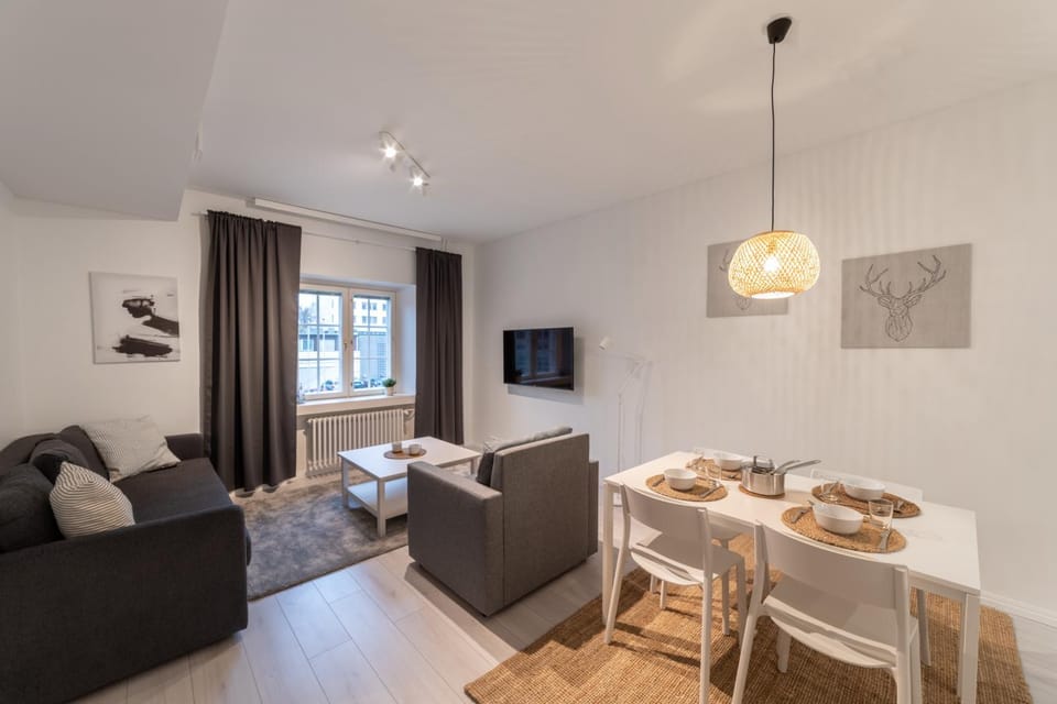 TV and multimedia, Living room, Seating area, Dining area