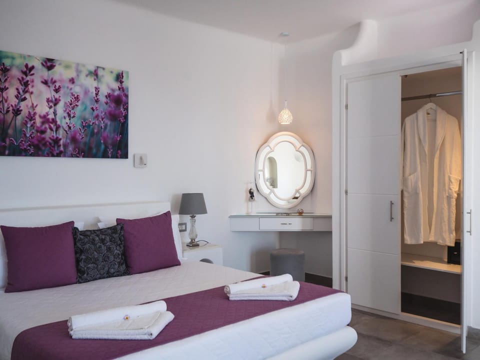 Bedroom, towels