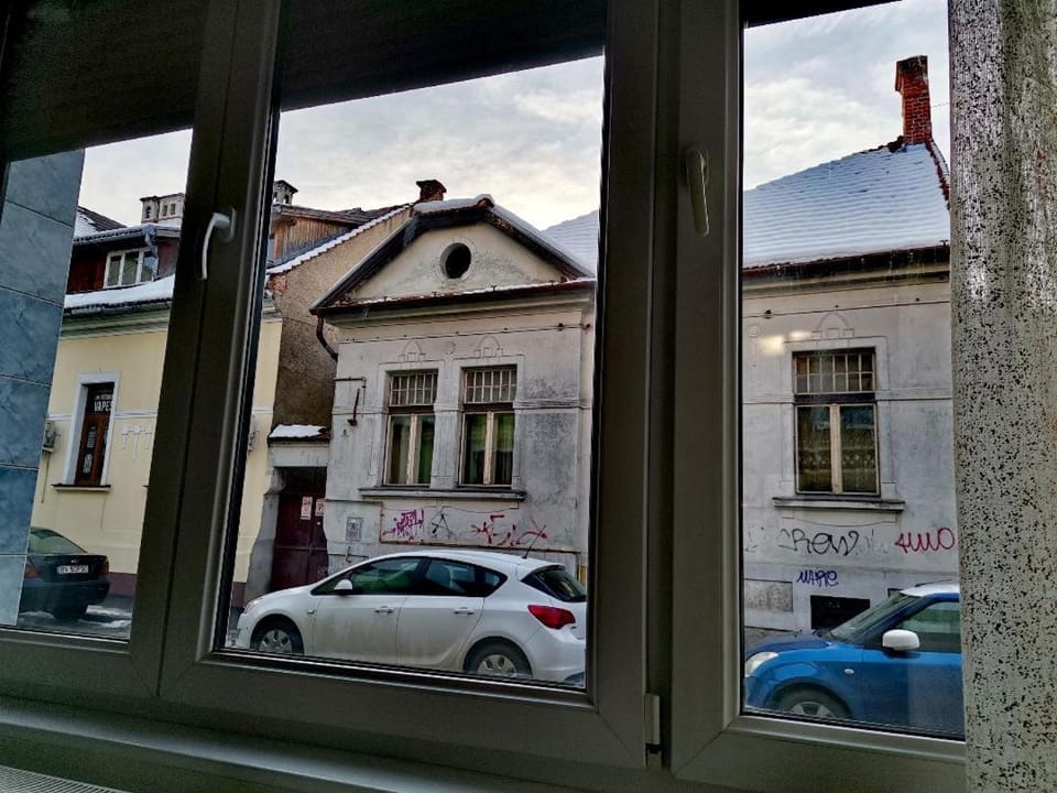 Neighbourhood, Street view